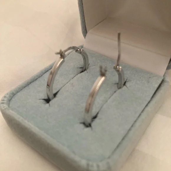 BEST OFFER!
Elegant Silver Hoop Earrings by Epiphany. - Picture 6 of 9